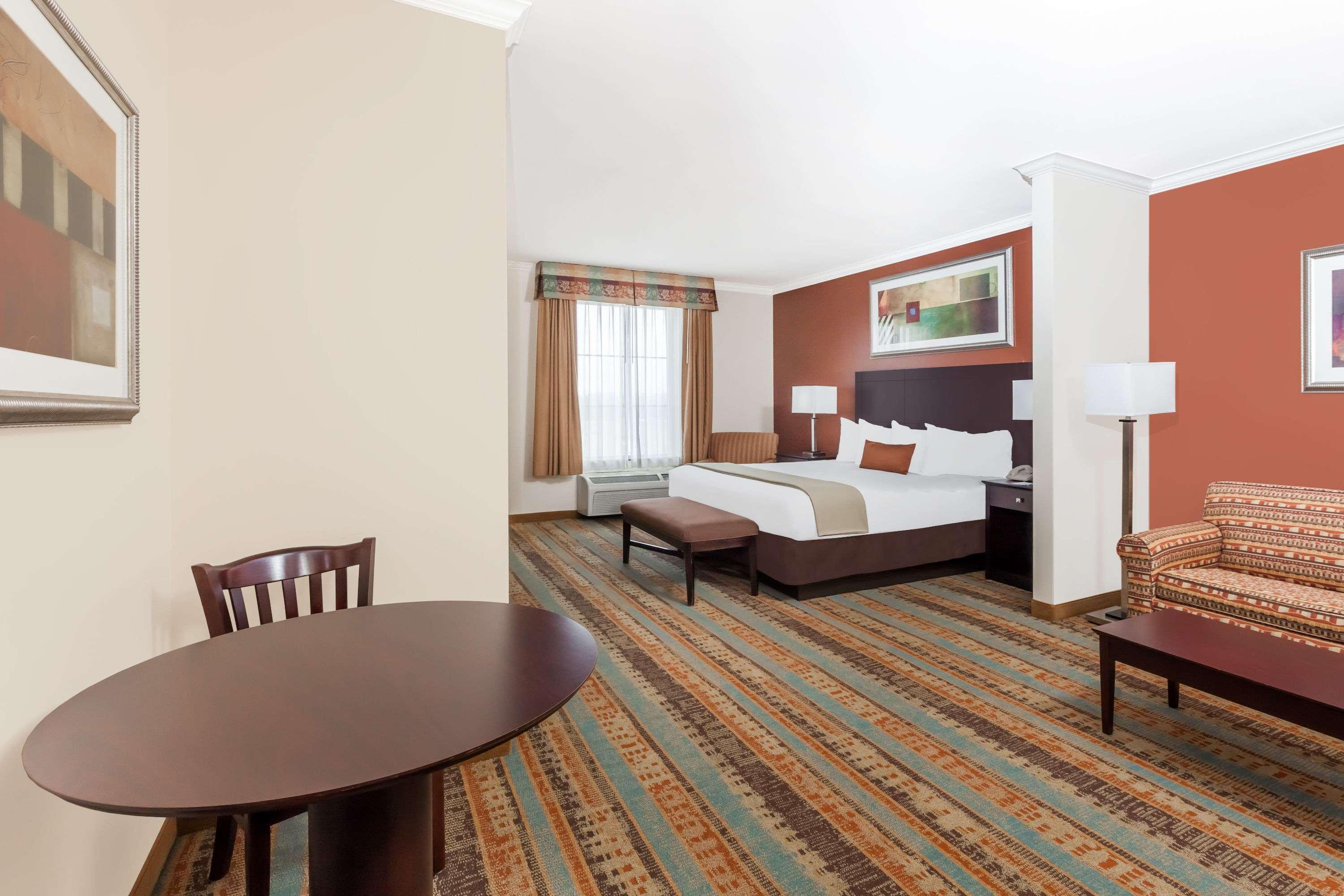 Baymont By Wyndham Henderson Hotel Ngoại thất bức ảnh
